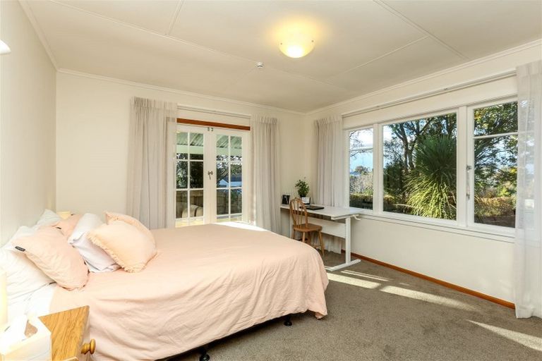 Photo of property in 33 Omata Road, Marfell, New Plymouth, 4310