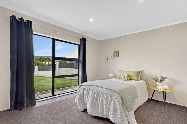 Photo of property in 1 Montgomery Crescent, Kinloch, Taupo, 3377