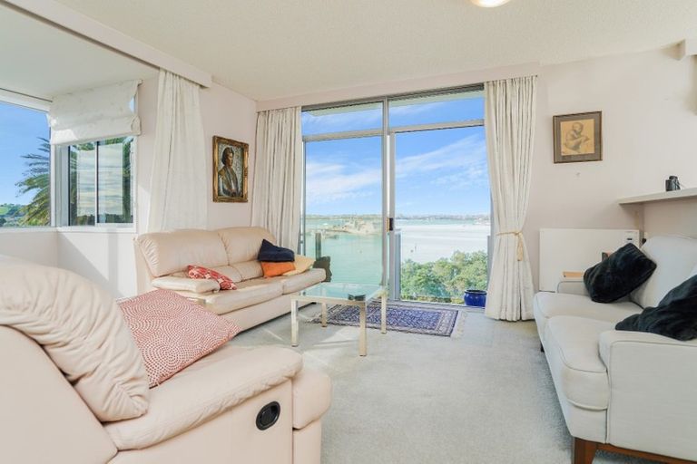 Photo of property in 8/25 Stanley Point Road, Stanley Point, Auckland, 0624