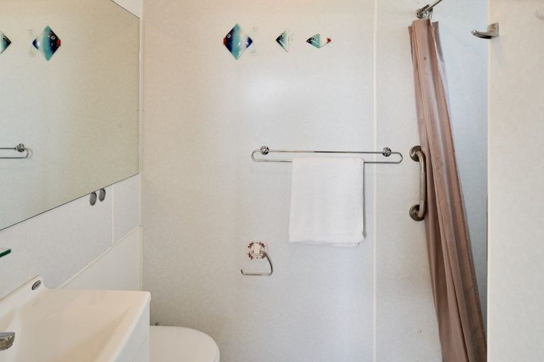 Photo of property in 58 Kiriwai Road, Paremata, Porirua, 5024