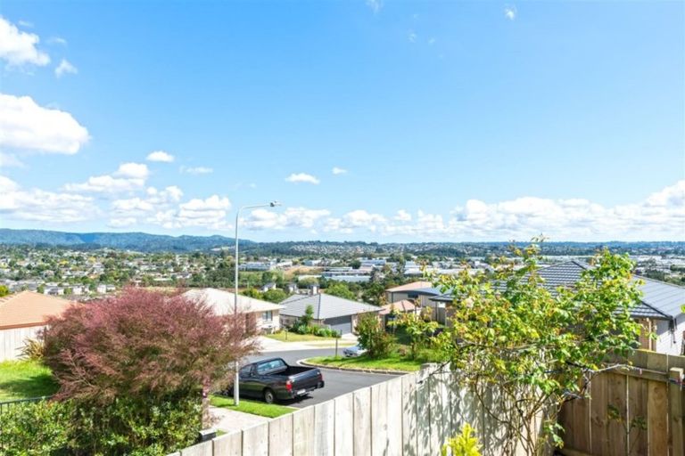 Photo of property in 24 Denver Avenue, Sunnyvale, Auckland, 0612