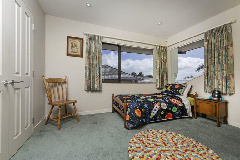 Photo of property in 10 Ashburn Close, Orewa, 0931