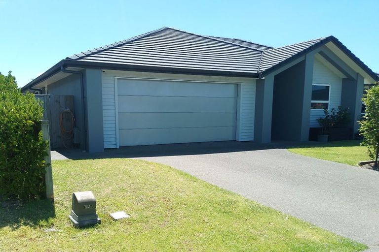Photo of property in 21 Makura Drive, Papamoa Beach, Papamoa, 3118
