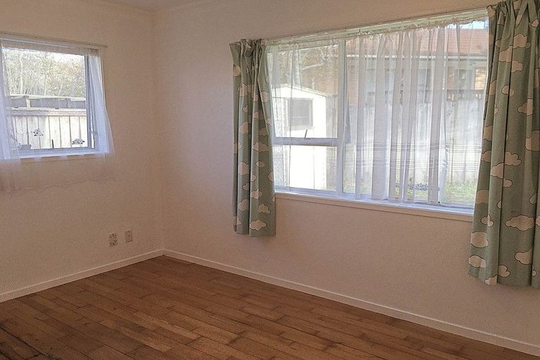 Photo of property in 2/11 Rapallo Place, Farm Cove, Auckland, 2012