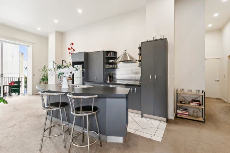 Photo of property in Stadium Garden Flats, 101/107 Thorndon Quay, Pipitea, Wellington, 6011