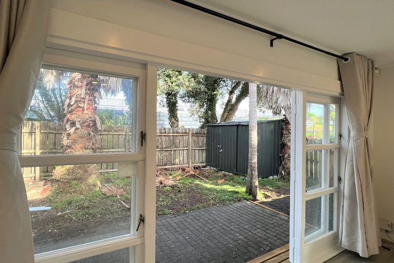 Photo of property in 1/405 East Coast Road, Mairangi Bay, Auckland, 0630