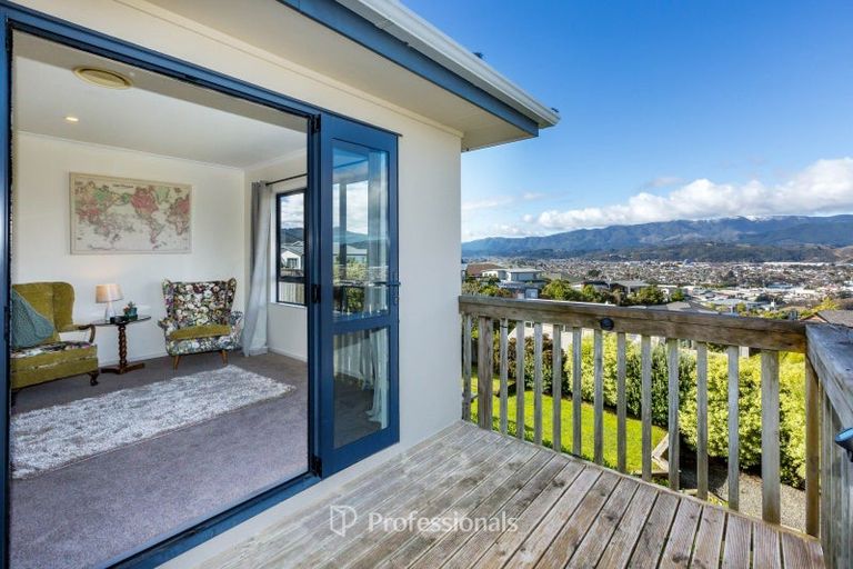 Photo of property in 28 Kirton Drive, Riverstone Terraces, Upper Hutt, 5018
