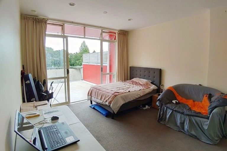 Photo of property in 2d/20 Ian Marwick Place, Birkenhead, Auckland, 0626