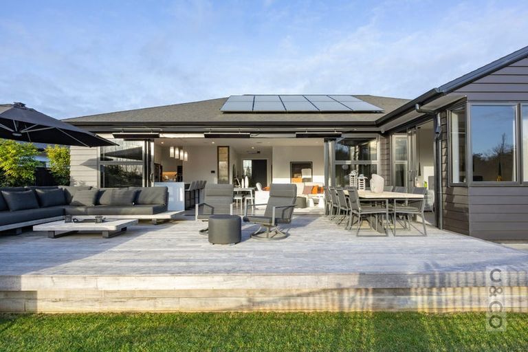 Photo of property in 21 Vogwill Road, Kumeu, 0810