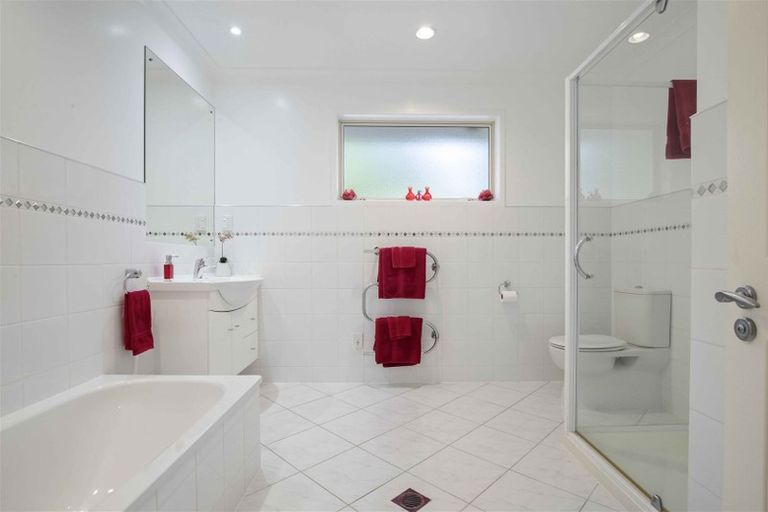 Photo of property in 114g Sandspit Road, Waiuku, 2123