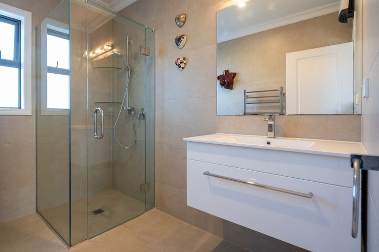 Photo of property in 28 Whakatomo Place, Havelock North, 4130