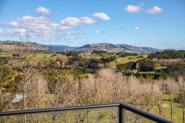 Photo of property in 106 Pacific Drive, Fitzherbert, Palmerston North, 4410