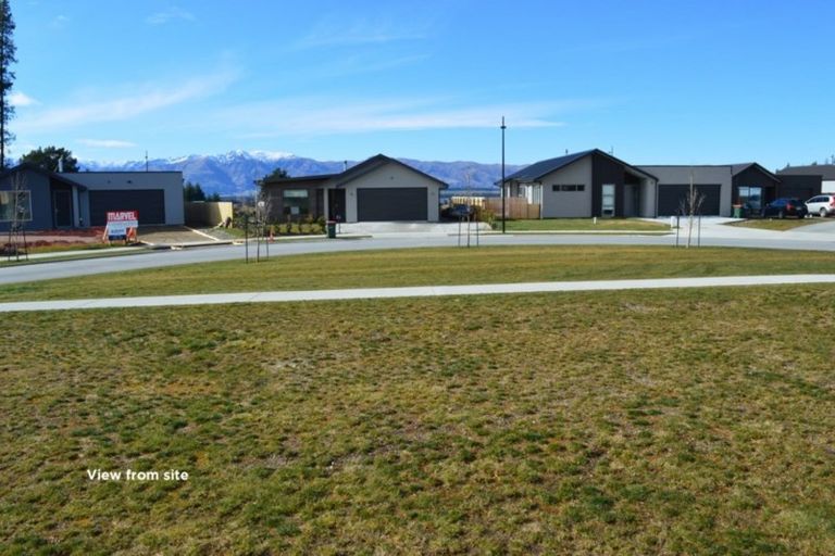 Photo of property in 17 Mount Creighton Crescent, Wanaka, 9305