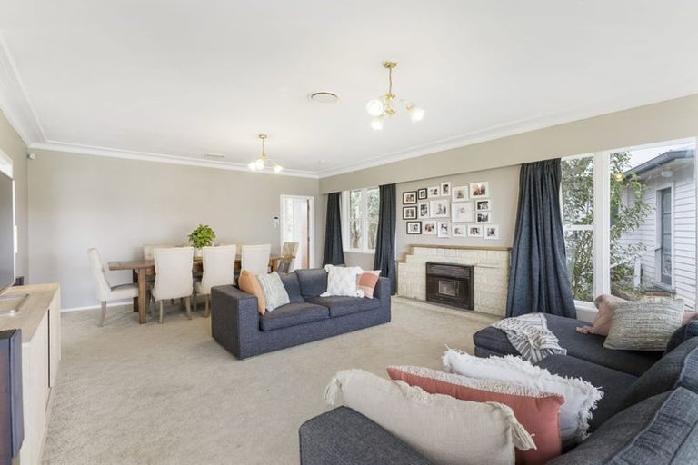 Photo of property in 58 Yeovil Road, Te Atatu Peninsula, Auckland, 0610