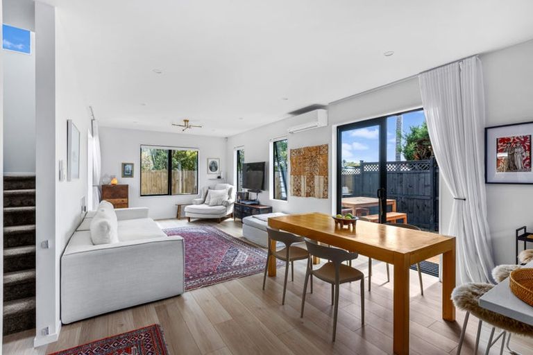 Photo of property in 27d Taipari Road, Te Atatu Peninsula, Auckland, 0610