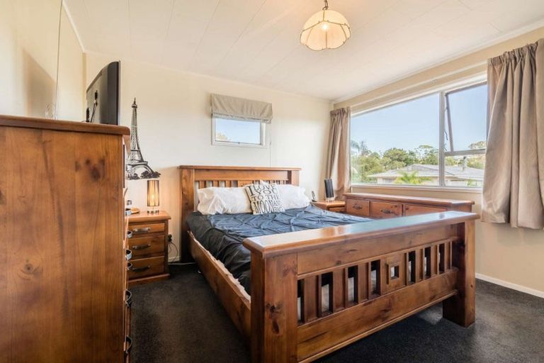 Photo of property in 16 Pankhurst Place, Sunnyvale, Auckland, 0612