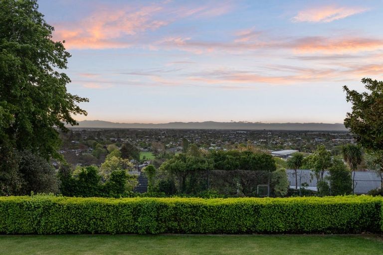 Photo of property in 17 Heaton Rhodes Place, Cashmere, Christchurch, 8022