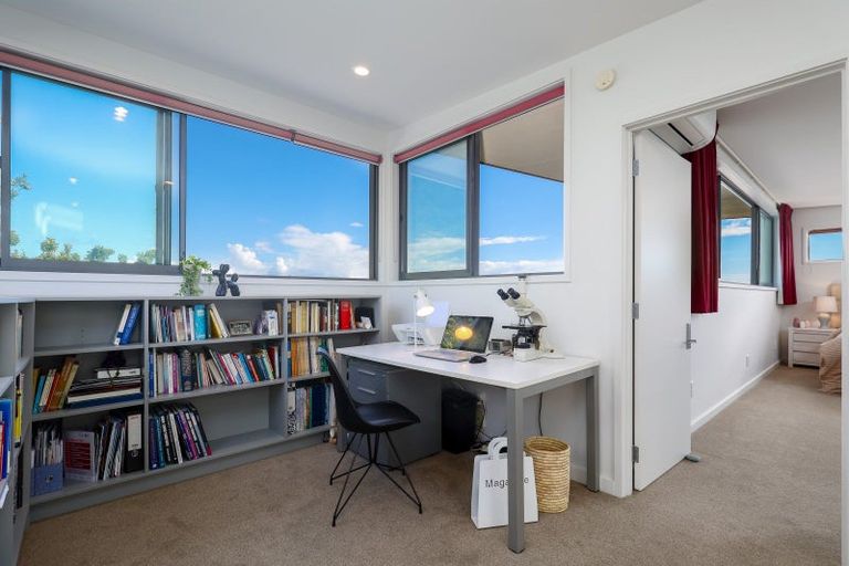 Photo of property in 28 The Cliffs, Britannia Heights, Nelson, 7010