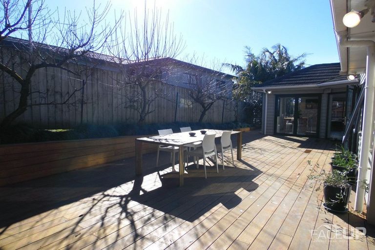 Photo of property in 7 Landmark Drive, Te Atatu Peninsula, Auckland, 0610