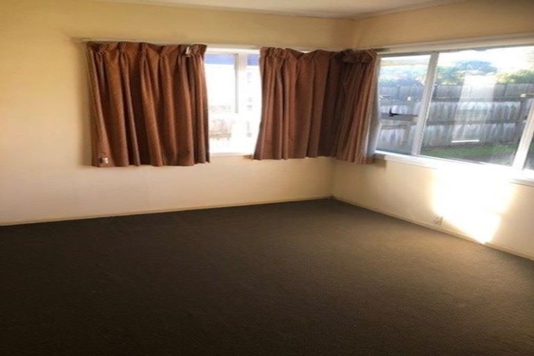 Photo of property in 29 Vodanovich Road, Te Atatu South, Auckland, 0610