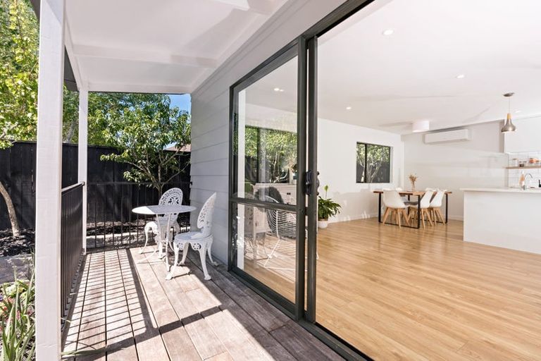 Photo of property in 69a Kervil Avenue, Te Atatu Peninsula, Auckland, 0610