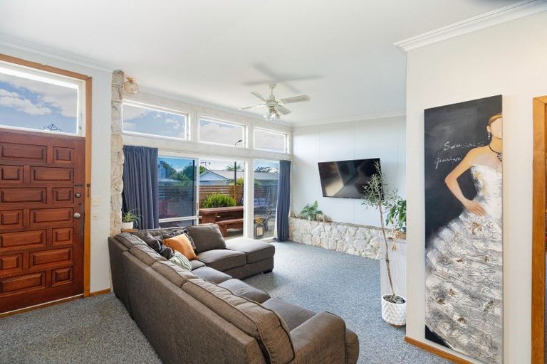 Photo of property in 8 Royal Place, Levin, 5510