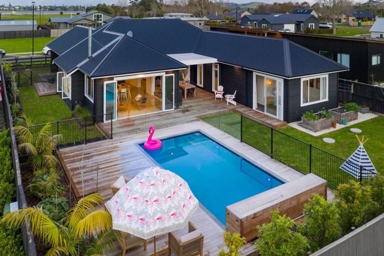 Photo of property in 8 Shearwater Lane, Point Wells, 0986