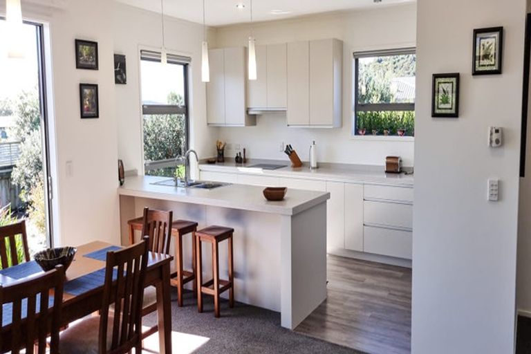 Photo of property in 6 Mcdonald Place, Collingwood, 7073