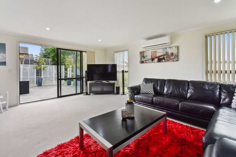 Photo of property in 6 Mcgowan Rise, Tuakau, 2121