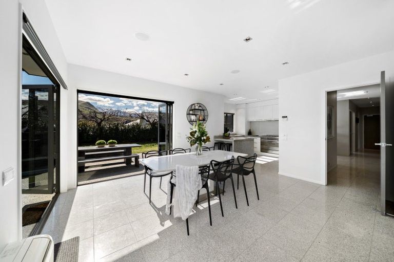 Photo of property in 9 Bridesdale Drive, Lake Hayes, Queenstown, 9304