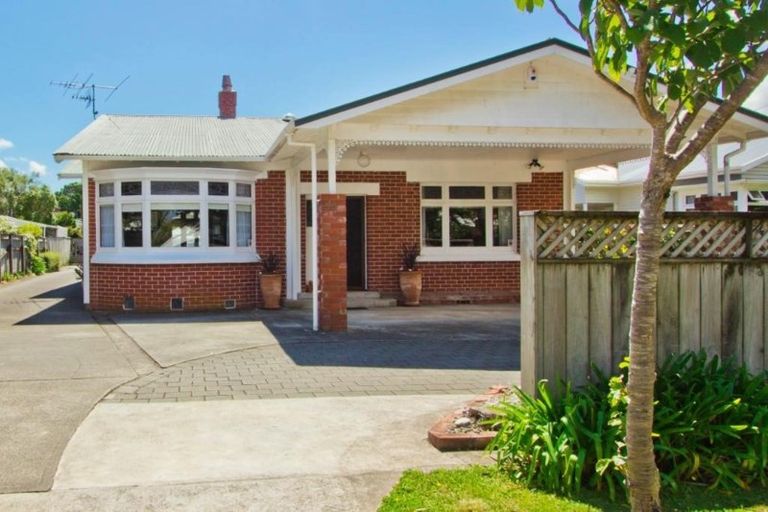 Photo of property in 33 Totara Crescent, Woburn, Lower Hutt, 5010
