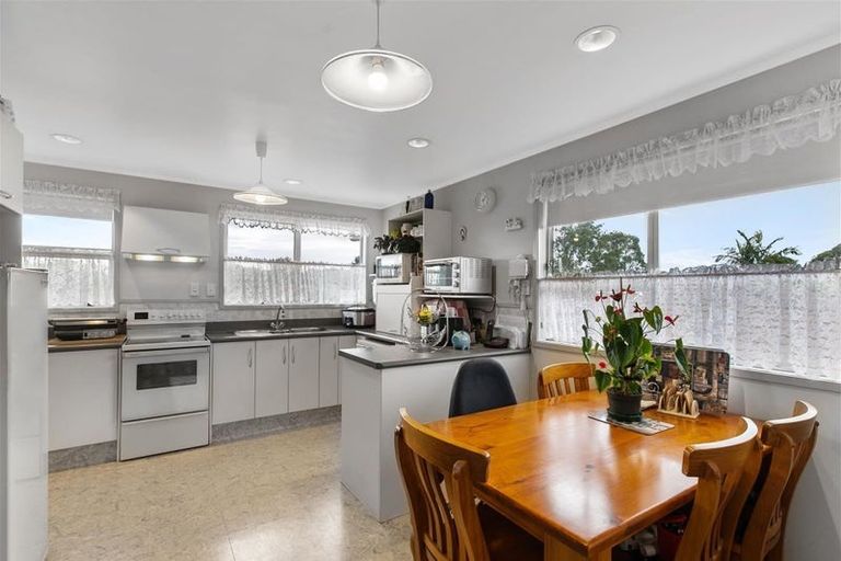 Photo of property in 15 Tangelo Place, Bucklands Beach, Auckland, 2012