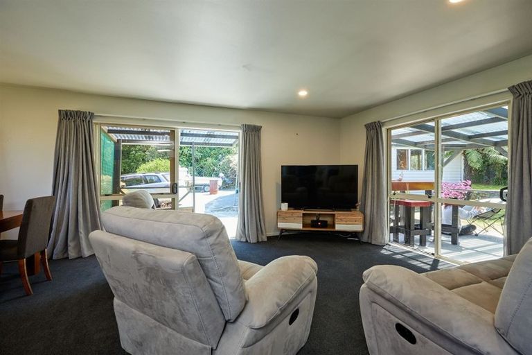 Photo of property in 42 Kotare Place, South Bay, Kaikoura, 7300