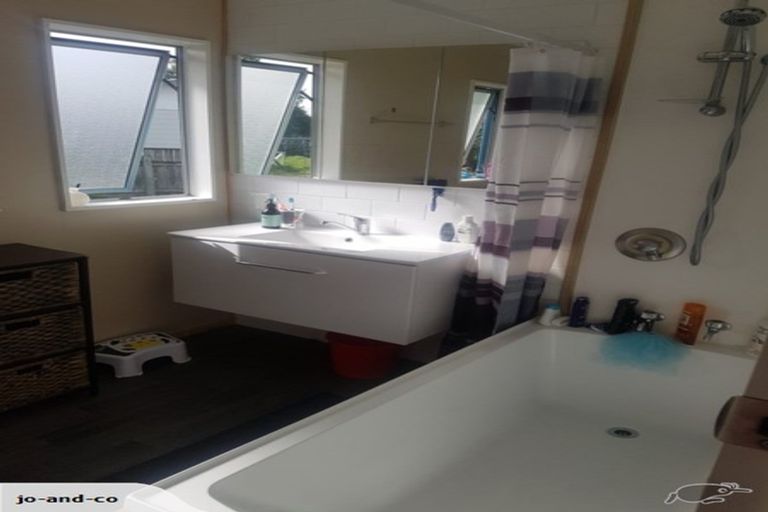 Photo of property in 32 Frederick Street, Carterton, 5713