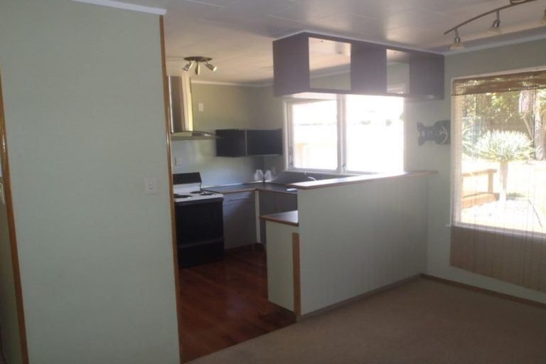 Photo of property in 8 Salamanca Road, Sunnynook, Auckland, 0620