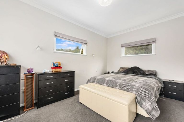 Photo of property in 4 Kopara Grove, Stokes Valley, Lower Hutt, 5019