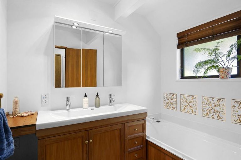 Photo of property in 4 De Thier Lane, Richmond Hill, Christchurch, 8081