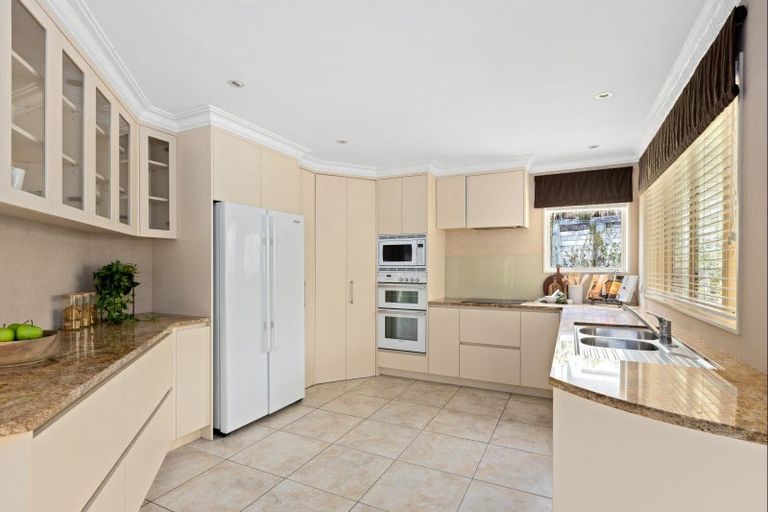 Photo of property in 52 Grovenor Drive, Orewa, 0931