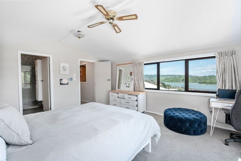 Photo of property in 4 Kahu Road, Paremata, Porirua, 5024