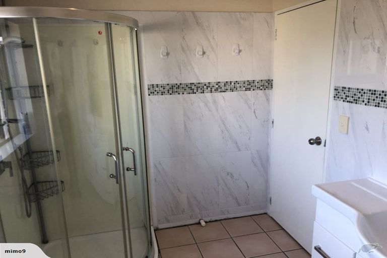 Photo of property in 4/520 Don Buck Road, Westgate, Auckland, 0614