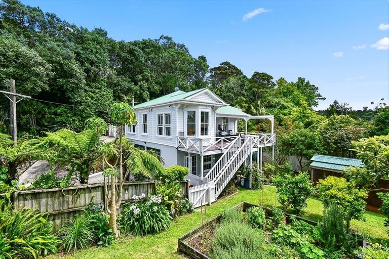 Photo of property in 196 Wade River Road, Wade Heads, Whangaparaoa, 0932