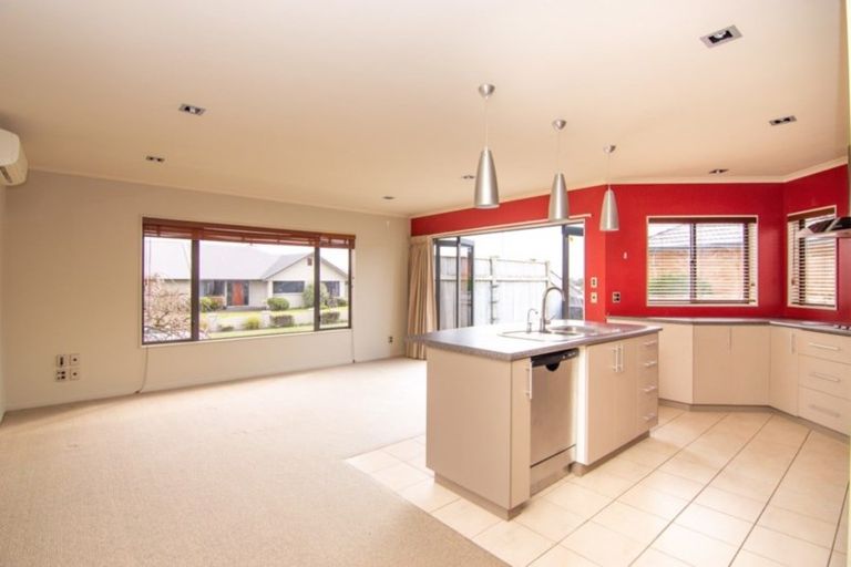 Photo of property in 4 Johnstone Drive, Fitzherbert, Palmerston North, 4410