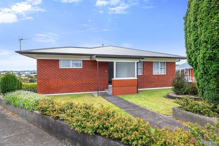 Photo of property in 8 Hillcrest Street, Glen Avon, New Plymouth, 4312