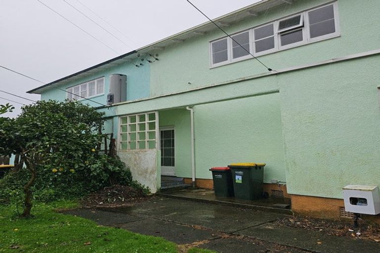 Photo of property in 51 Durham Crescent, Fairfield, Lower Hutt, 5011