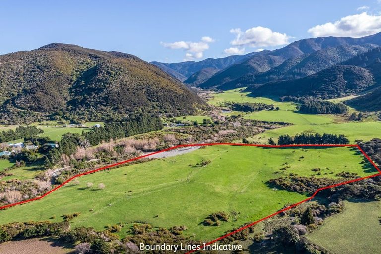 Photo of property in 52 Cross Creek Road, Western Lake, Featherston, 5773