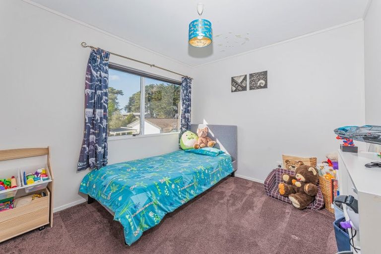 Photo of property in 2/26 Midgley Road, West Harbour, Auckland, 0618