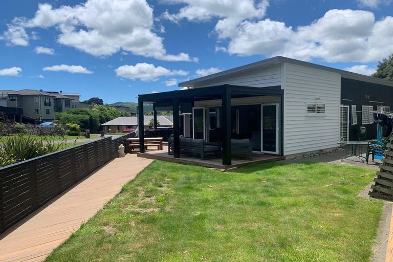 Photo of property in 12 Botany Lane, Whitby, Porirua, 5024
