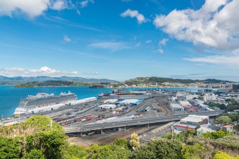 Photo of property in 4 Lower Watt Street, Wadestown, Wellington, 6012