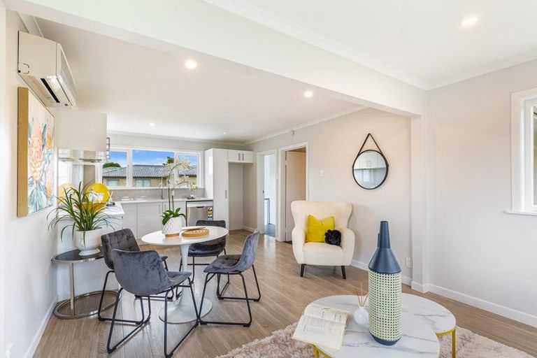 Photo of property in 61 Archibald Road, Kelston, Auckland, 0602