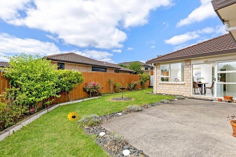 Photo of property in 12 Mt Lebanon Crescent, The Gardens, Auckland, 2105